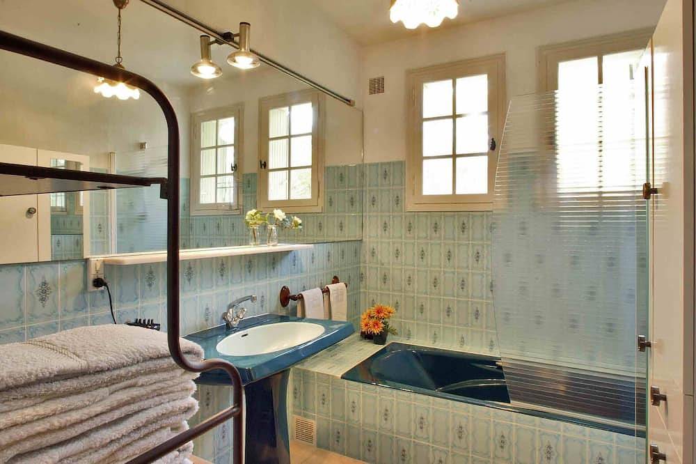 Maison Tranquille Avec vue Imprenable, 5 min du Centre Médiéval, Piscine Privée in Sarlat-la-Canéda, Périgord Noir