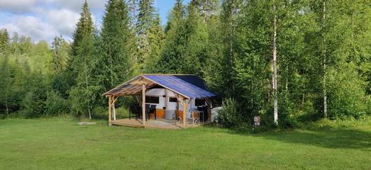 Camping für 5 Personen, mit Garten und Ausblick sowie Terrasse, mit Haustier in Mittelschweden