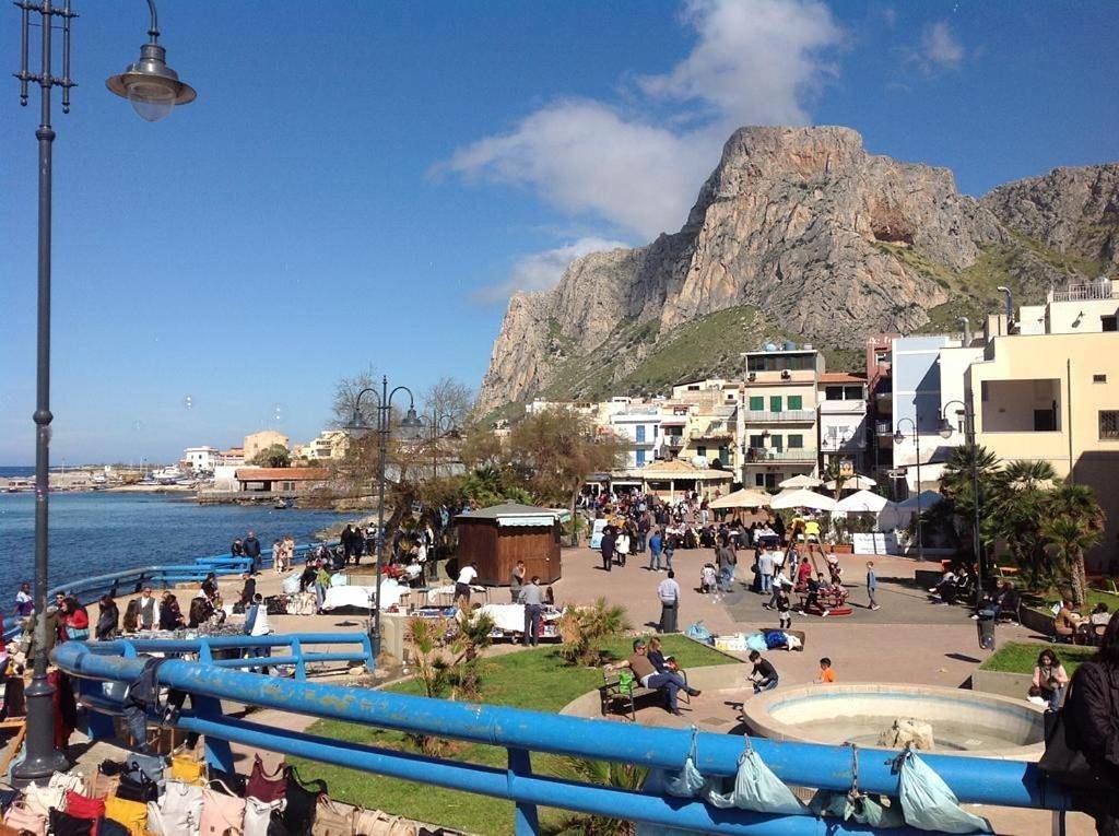 Appartamento intero, Two-Bedroom Apartment in Sferracavallo, Palermo
