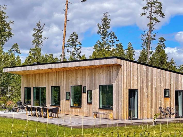 Ferienhaus für 8 Personen, mit Balkon und Terrasse sowie Sauna und Seeblick in Västergötland