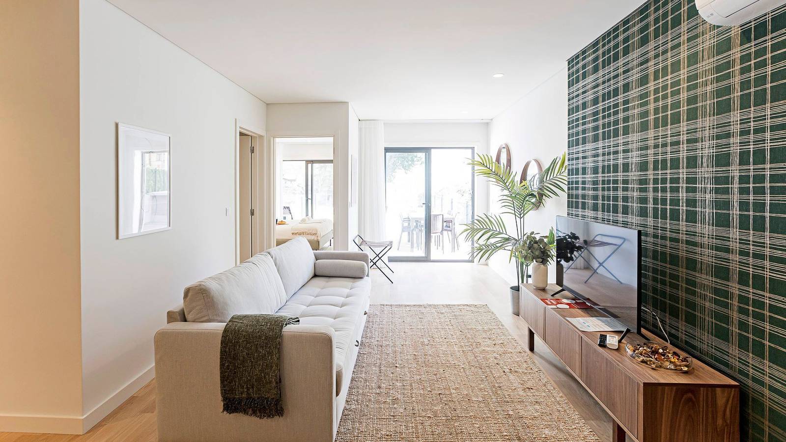 Apartamento entero, Paraíso -1B w/ AC & Patio by LovelyStay in Santo Ildefonso, Cedofeita, Santo Ildefonso, Sé, Miragaia, São Nicolau e Vitória