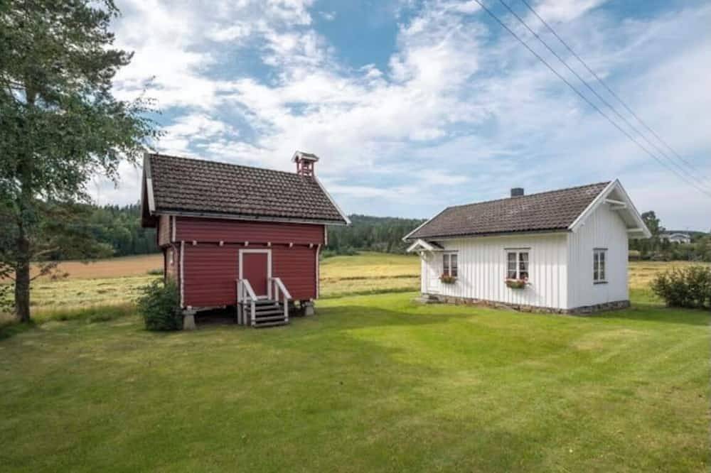 Veslestua - den lille landhandelen ved vannet /Historic Norwegian cabin in Aurskog-Høland