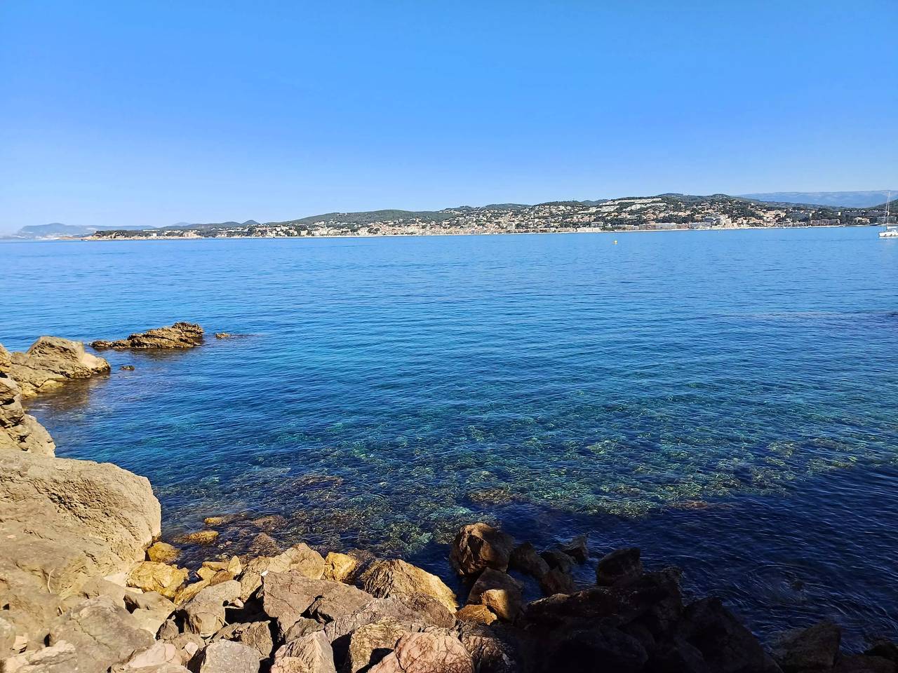 Entire apartment, Air-conditioned apartment sea view 4 rooms 5 people - Prestige in Sanary-sur-Mer, Toulon region