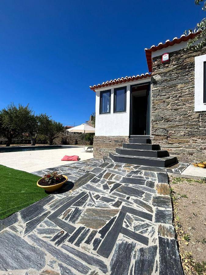 Casa de férias para 6 pessoas, com piscina e vista e ainda jardim, com animais de estimação em São João da Pesqueira