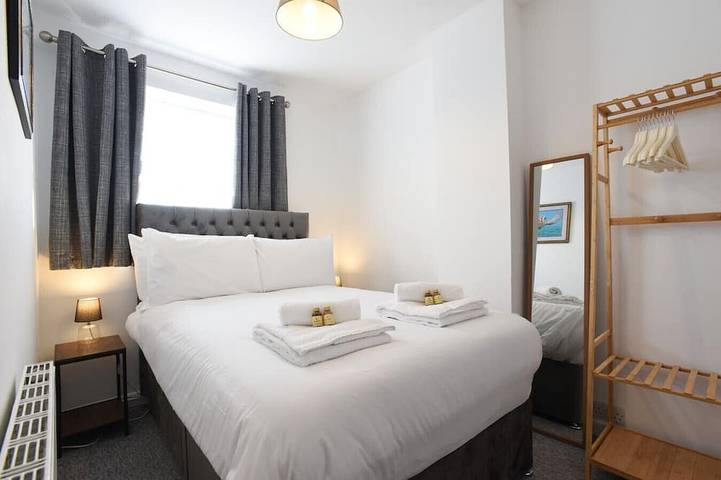 Clive’s Abode | Centrally Located 2Br Family Home in Portsmouth, Südostengland