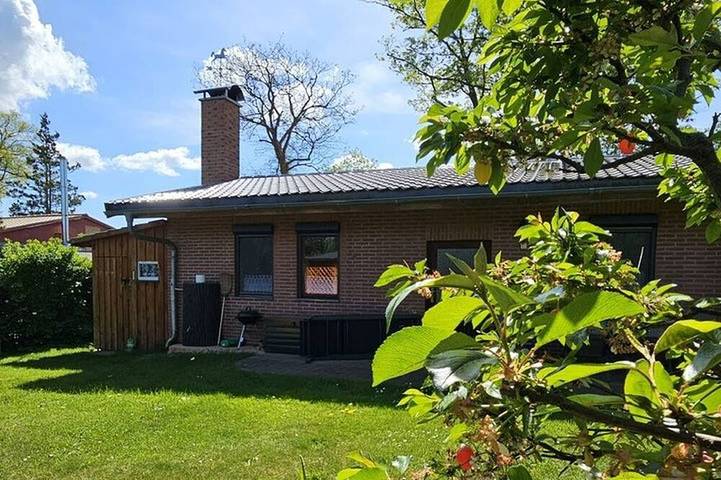Ferienhaus für 4 Personen, mit Garten und Sauna in Dahmen
