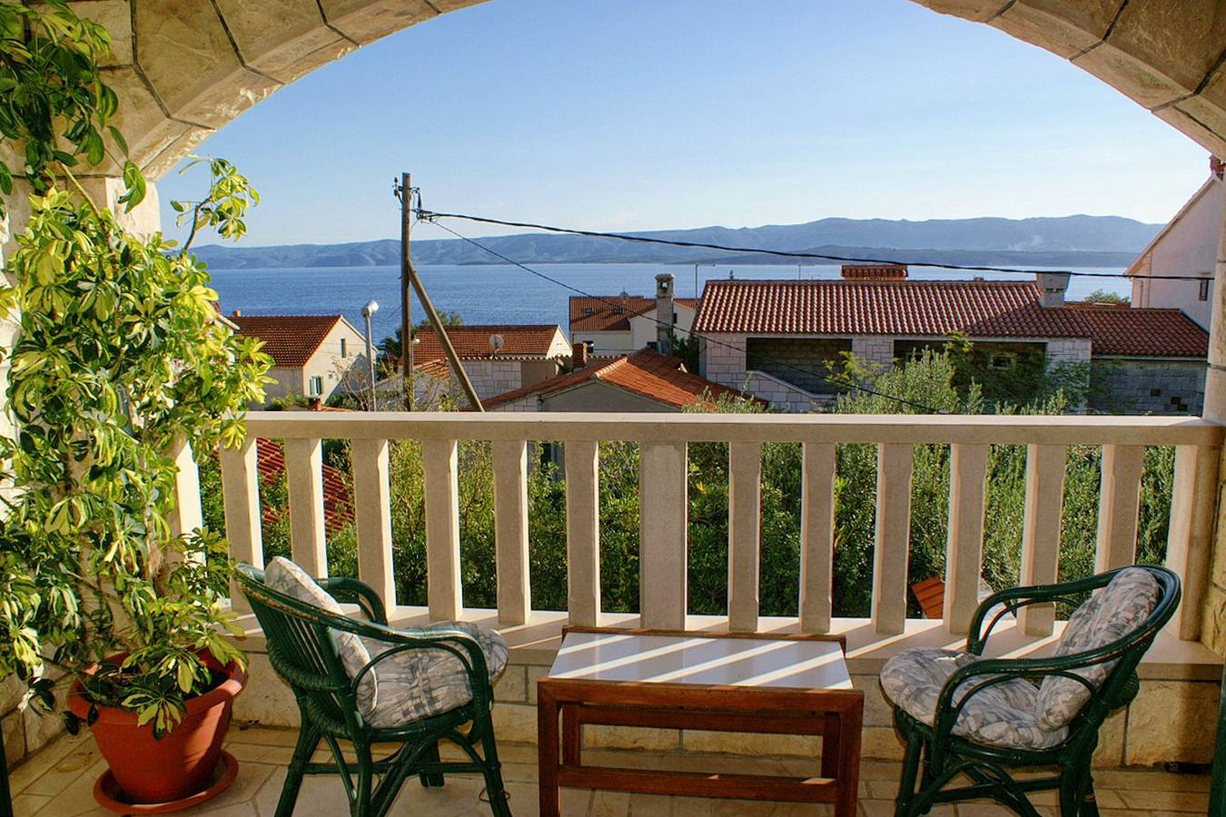 Ganze Wohnung, 1-Zimmer-Ferienwohnung mit Terrasse und Meerblick Bol (Brac) -a in Bol Insel Brac, Bol