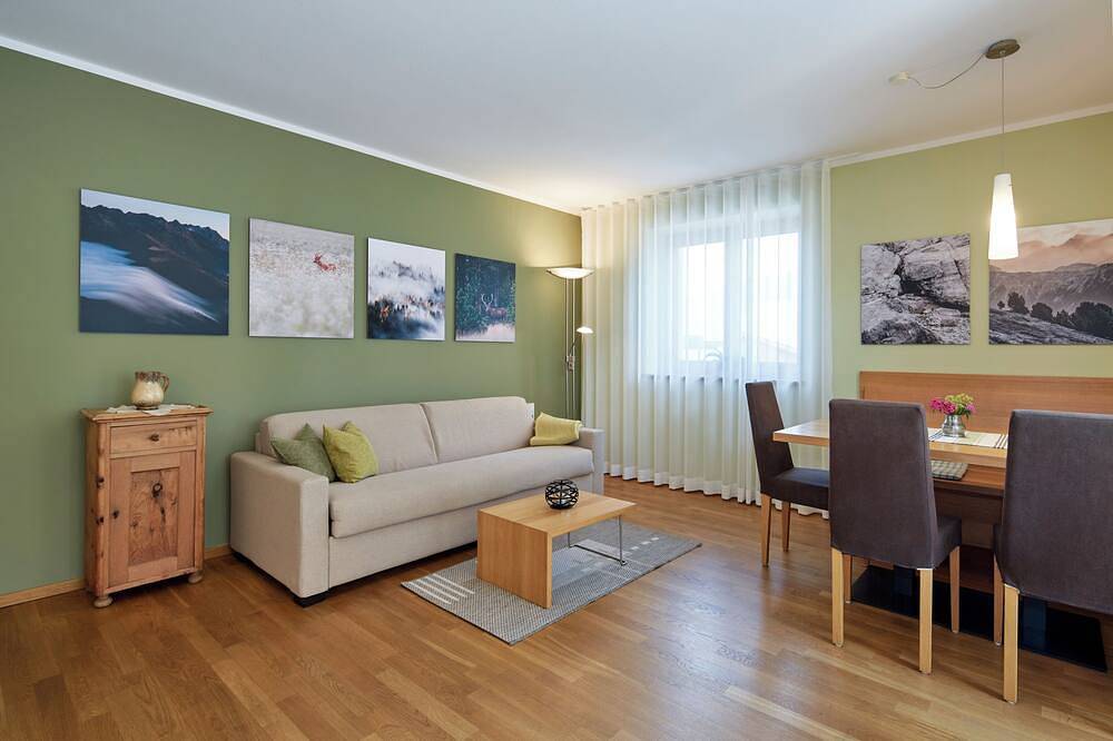 Ganze Wohnung, Apartments Schwarzlehen Idyllische Auszeit mit Bio-Pool inmitten grüner Natur in Naturns, Ortleralpen