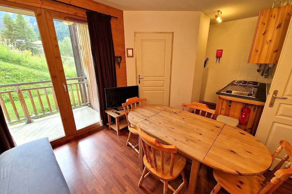 Entire apartment, Cozy 2-Room Cabin for 4/6 - Prime Location near Lifts & Shops in Valfréjus, Modane