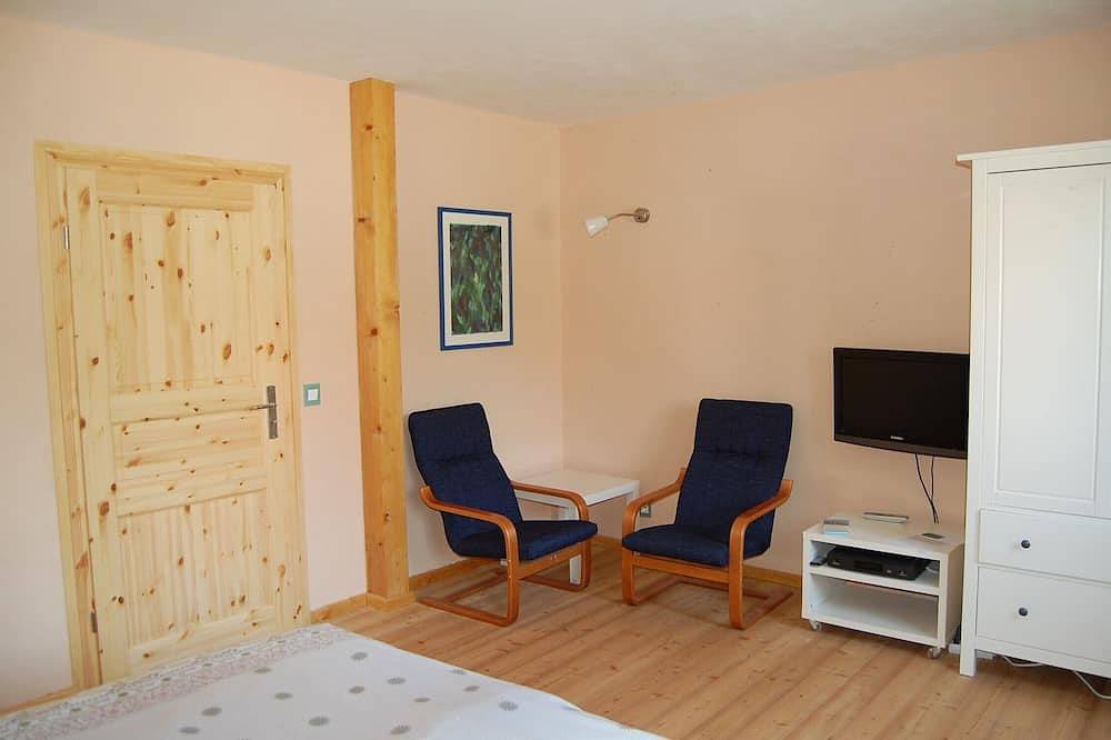 Ganze Wohnung, Protected house with large garden for 2-3 or 4-6 guests on request in Schmatzin, Vorpommern Greifswald