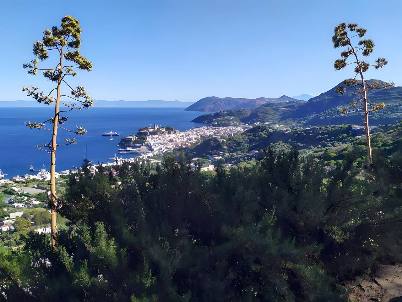 Hel lejlighed, Apartment in Villa "Lipari" with Sea View, Wi-Fi and Air Conditioning in Lipari