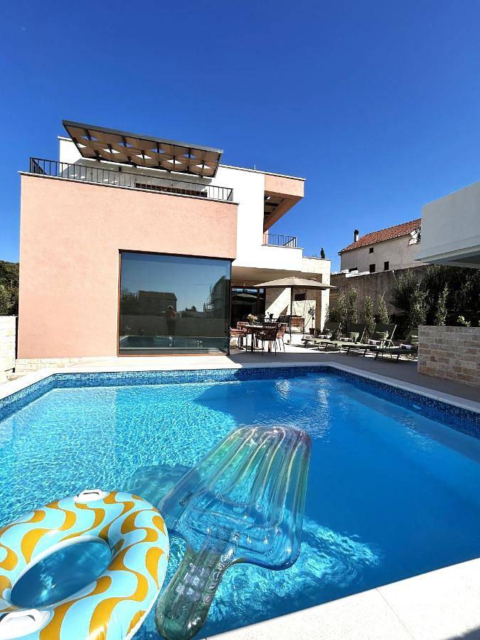 Villa pour 6 personnes, avec jardin à Brodarica - 2