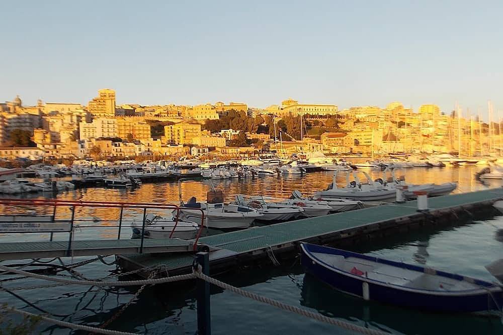 Appartamento intero, Sciacca Appartamento Fronte Mare.Pochi Minuti A Piedi Dal Centro . in Sciacca, Provincia di Agrigento