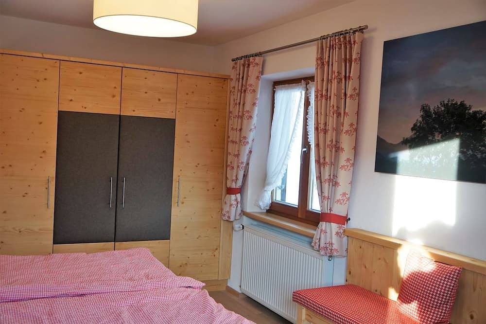 Ganze Wohnung, 2-Raum-Ferienwohnung, ca. 45qm mit sonnigem Südbalkon in Reit im Winkl, Bayerische Alpen