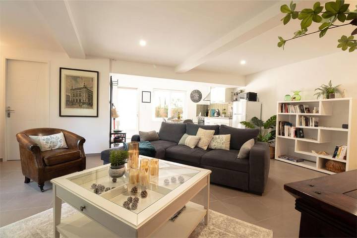 Gîte pour 3 personnes, avec Terrasse ainsi que Jardin et Vue dans Lacourt-Saint-Pierre