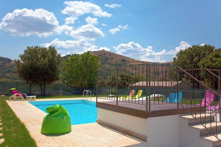 Location de vacances pour 8 personnes, avec jardin à Pietralba