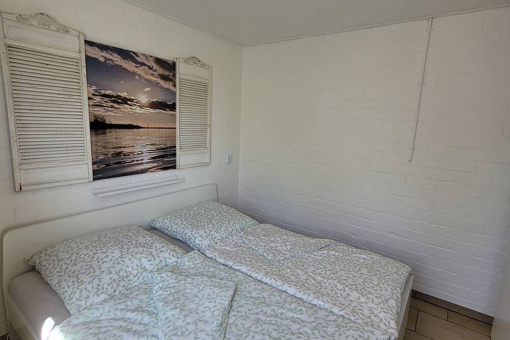 Charming vacation home \"Strandgut\" with garden on the Grevelingenmeer South Holland in Herkingen, Goeree-Overflakkee