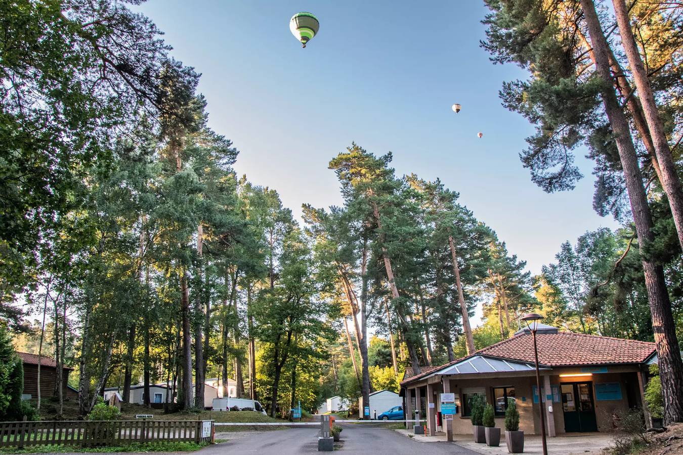 Family Residence 4 Rooms 6 Persons in Aydat, Volcans d'Auvergne Regional Nature Park