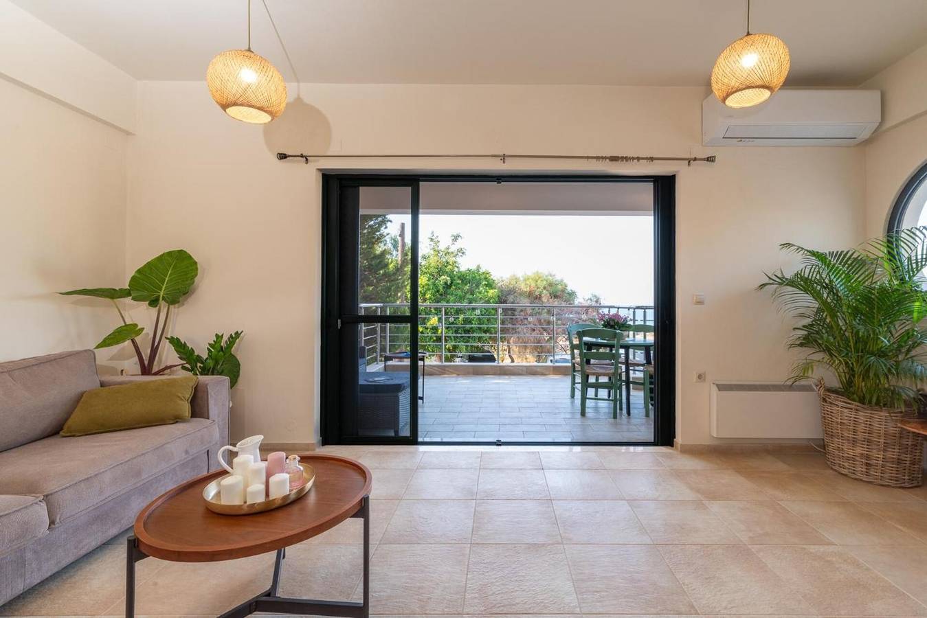 Villa 'Alice On The Rocks' mit Meerblick, Wlan und Klimaanlage in Iraklio-Heraklion und Umgebung