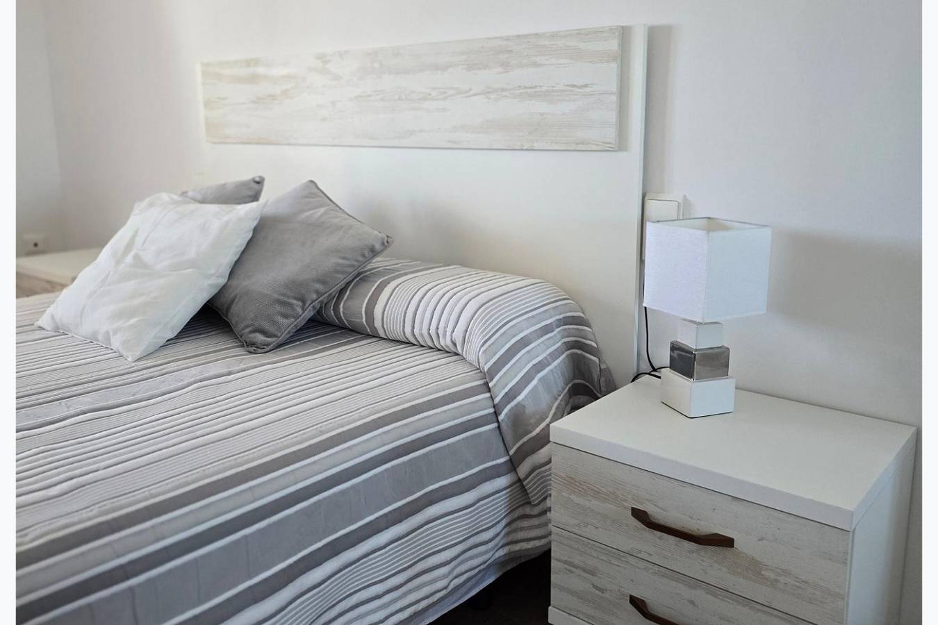 Entire holiday apartment, 1 Bed Flat - Sleeps 2 - Parking - Wifi in Southampton, South East England