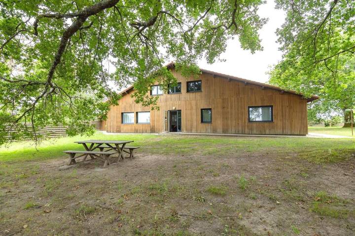 Gîte pour 6 personnes, avec terrasse et jardin à Arjuzanx