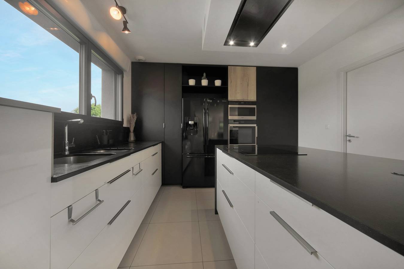 La Villa Sainghin - Piscine et Jacuzzi Privé in Sainghin-en-Mélantois, Lille region