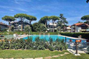 Ferienwohnung für 4 Personen, mit Balkon und Pool in Riccione