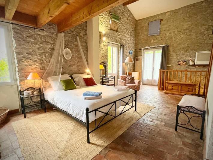 Location de vacances pour 7 personnes, avec jardin et vue ainsi que terrasse et piscine, adapté aux familles à Beaulieu (Largentière) - 3