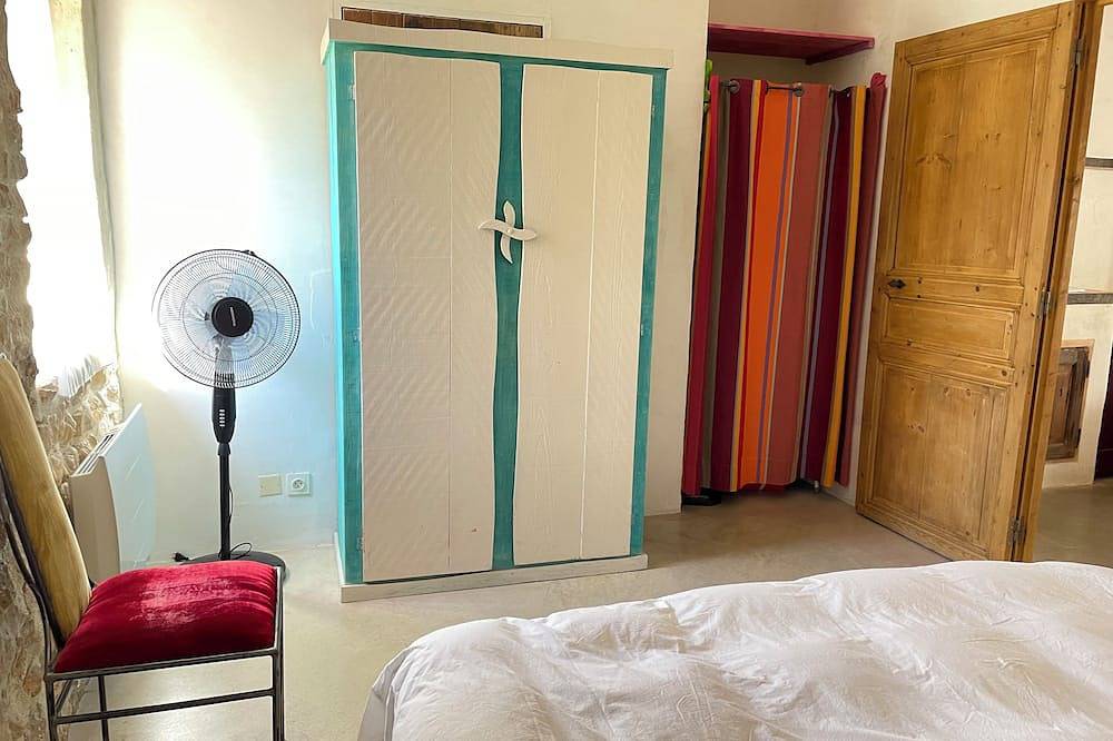 Havana - B&B in a 5000 M2 estate at the foot of the Colorado mountains in Rustrel, Parque natural regional del Luberon