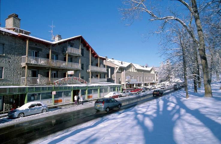 Hôtel pour 4 personnes, avec Balcon et Jacuzzi ainsi que Piscine et Sauna à La Cabanasse