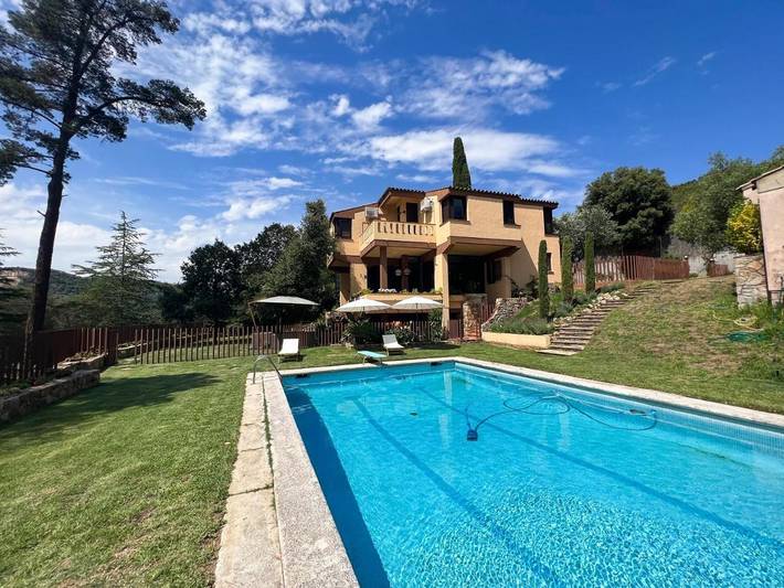 Chalet para 12 personas, con jardín además de piscina y vistas, Se admiten mascotas en Maresme - 4