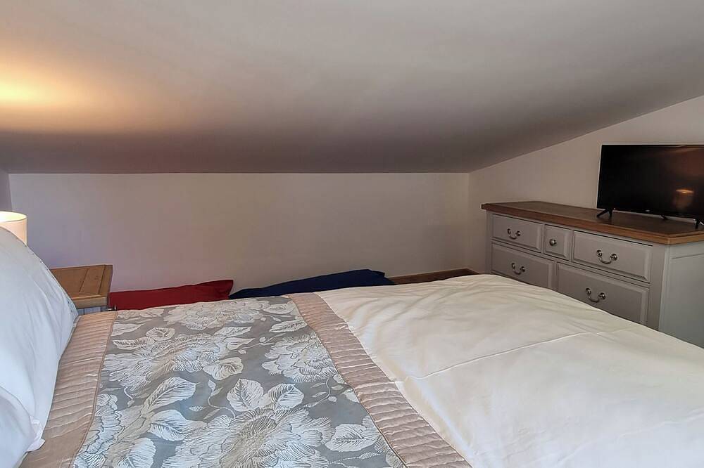 5 bedroom accommodation in Somerton in Somerton (Somerset), Somerset