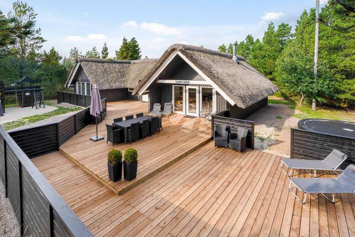 Ferienhaus für 8 Personen, mit Pool und Terrasse sowie Whirlpool und Sauna in Blavand