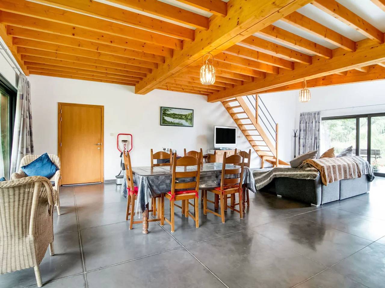 Premium Cottage in Florennes near Private Fish Lake, Forest in Florennes, Region Namur
