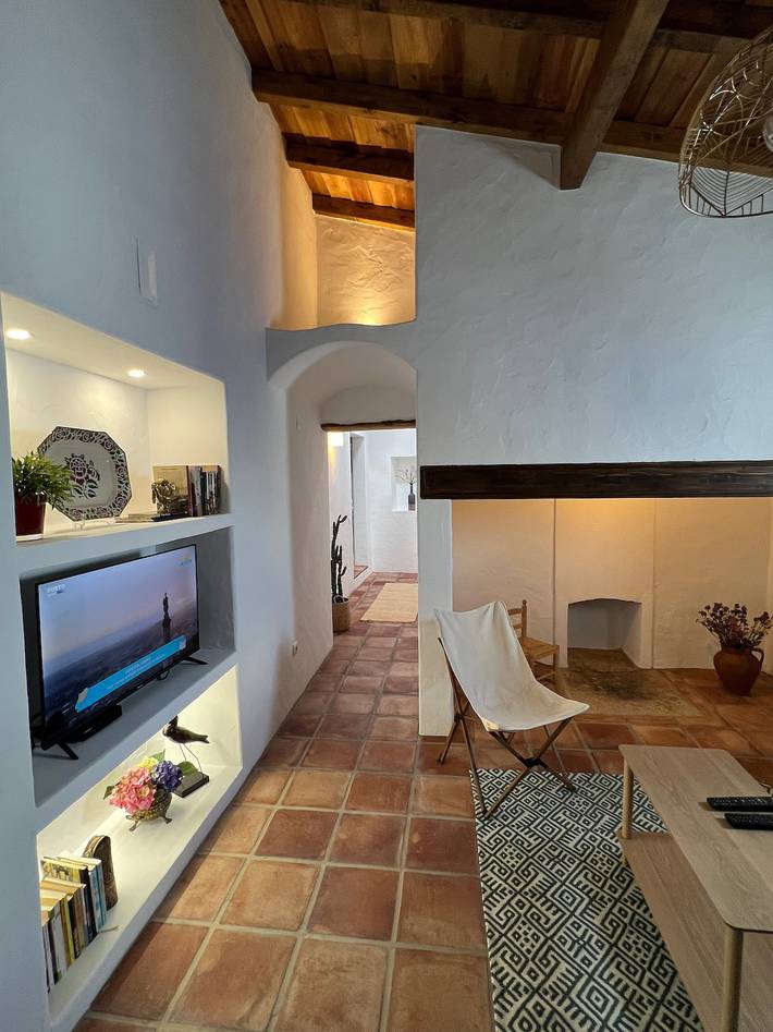 Holiday Home 'Casa Das Chaminés' with Private Terrace, Private Garden and Wi-Fi in Évora District