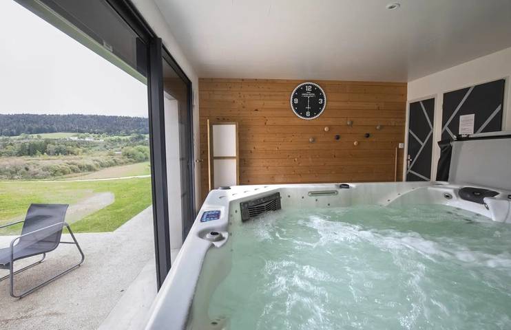 Chambre d’hôtes « La Grande Ourse » avec vue sur le lac, terrasse partagée et Wi-Fi in Grande-Rivière, Parc naturel régional du Haut-Jura