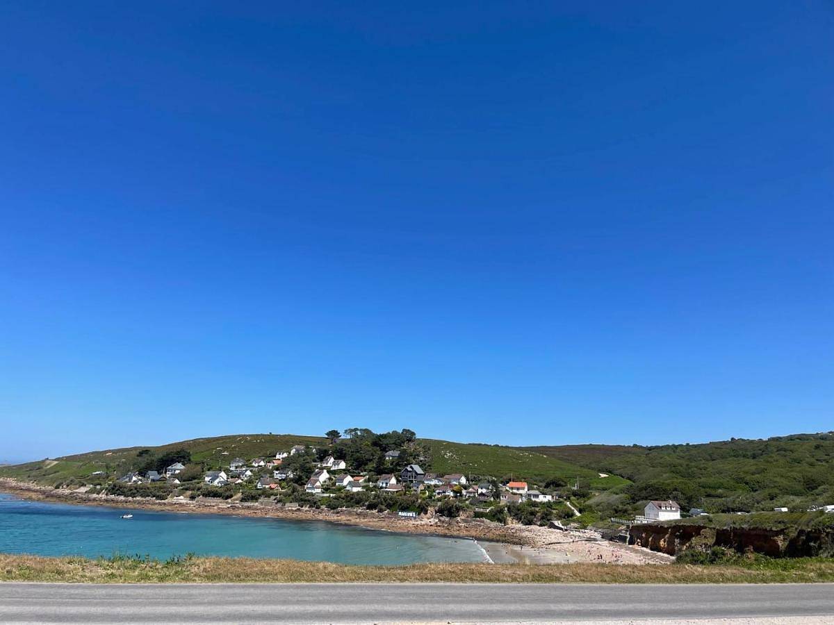 Two-Bedroom House in Maupertus-sur-Mer, Région de Cherbourg