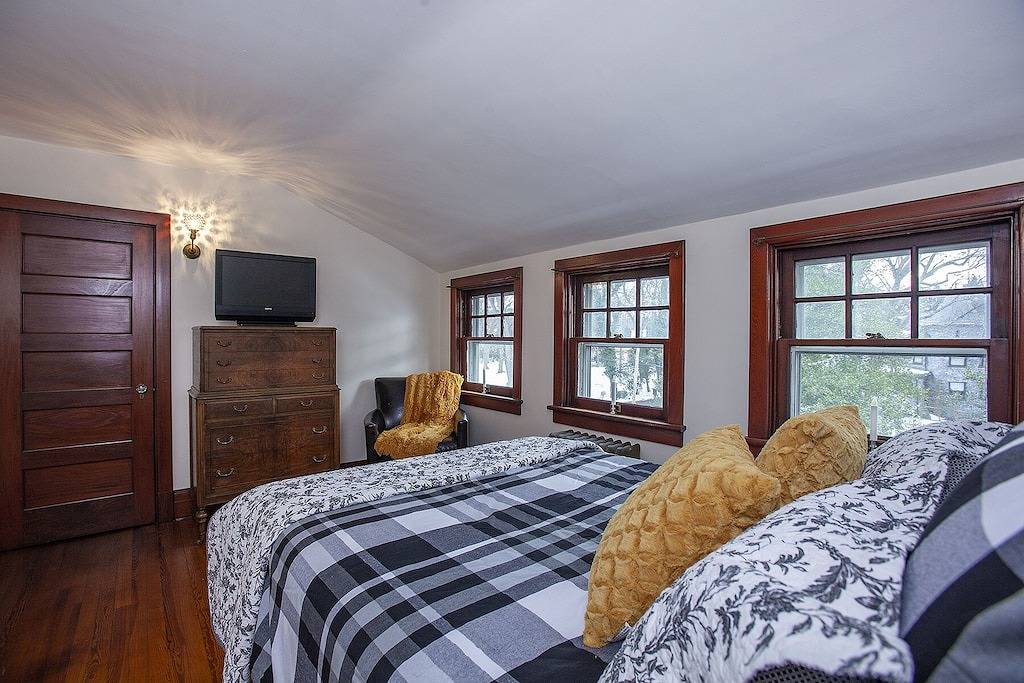 Inn-at-the-Brownstone, only 3.3 miles to Hershey Park in Dauphin County