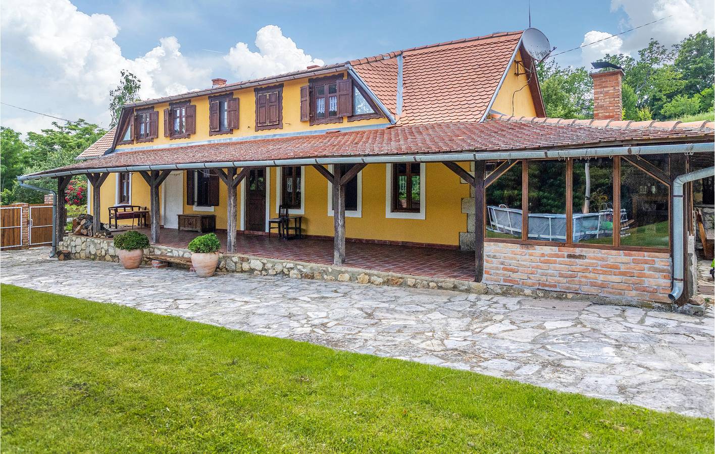 Charmante 200 m² große Ferienwohnung mit Pool und Grill, 1 km vom Fluss Veličanka entfernt in Pozega-Slawonien