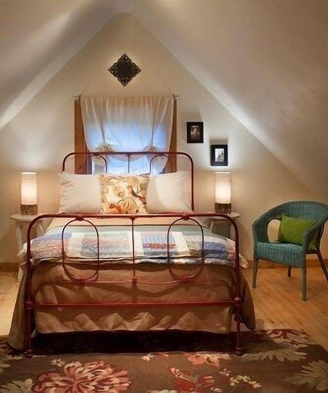 Chalet for 5 people, with yard and balcony as well as hot tub in Glacier National Park