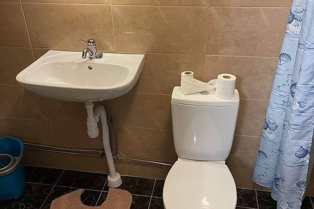 Ganze Wohnung, 6 bedrooms with 2 bathrooms in Västeras, Västmanland