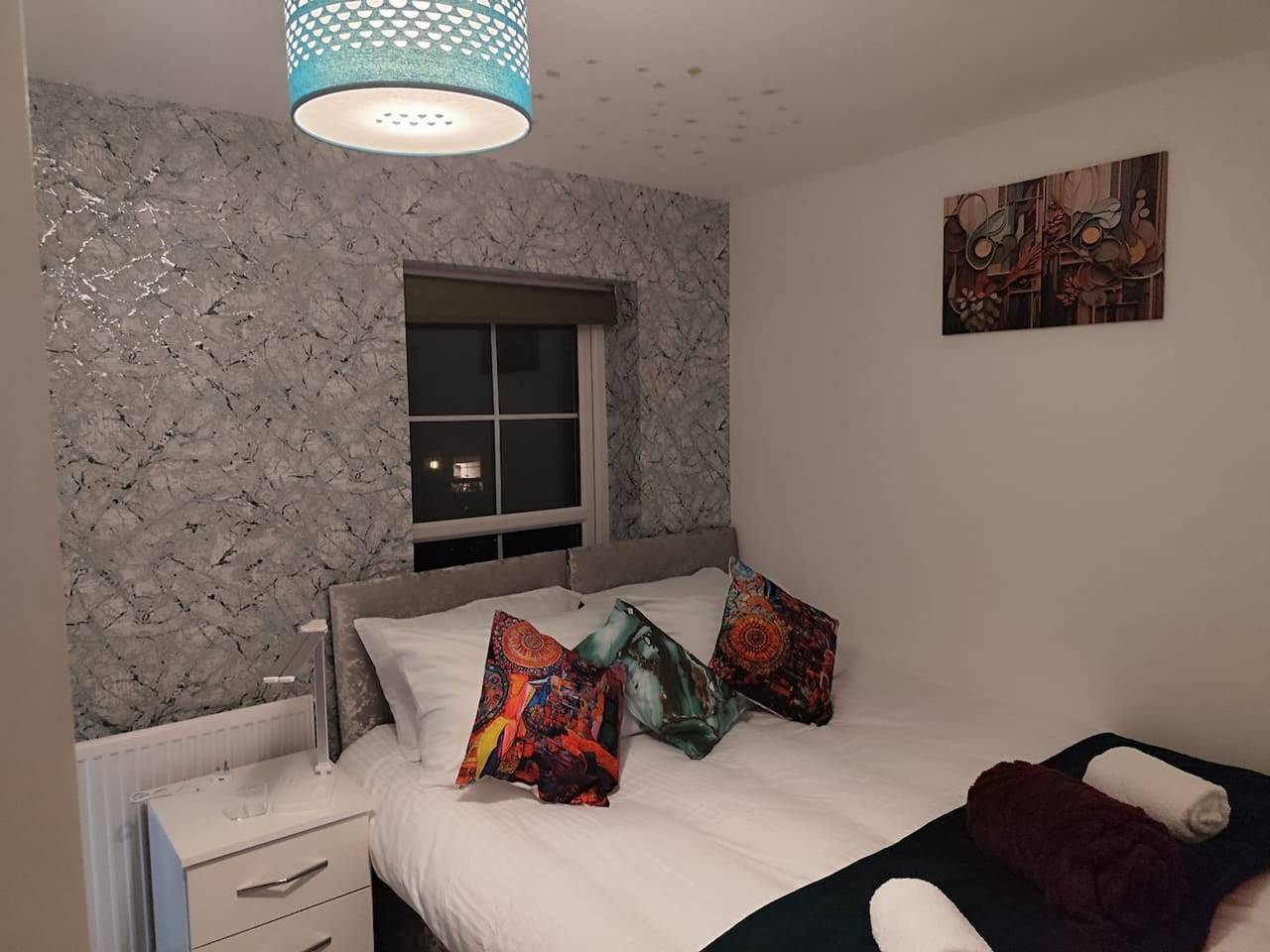 Spacious Home for Groups, Sleeps 8 in Stoke-on-Trent, Midlands