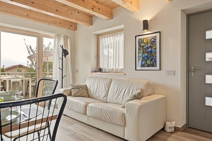 Holiday home 'Casa Mirtillo' with balcony, Wi-Fi and air conditioning in Tassullo, Ville d'Anaunia