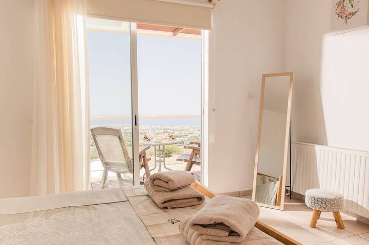 Villa Oleander - 4 bedroom Villa with Private Heated Pool, Hot Tub, Stunning Views in Sud di Cipro