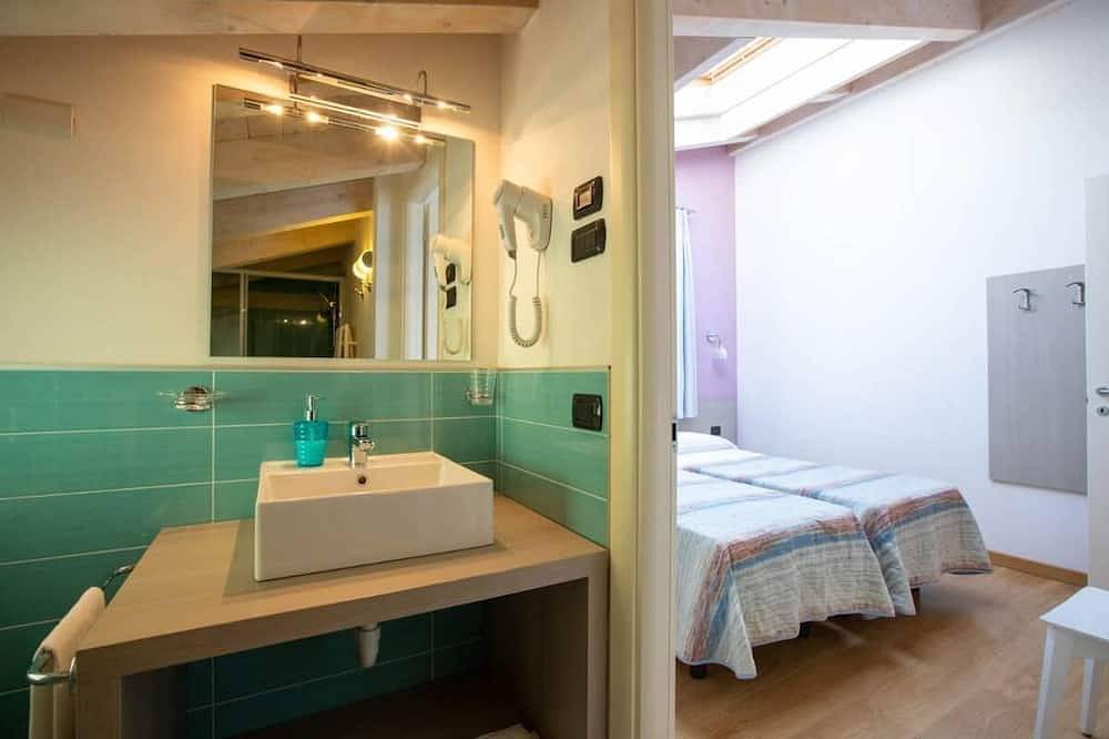 Ganze Wohnung, Residence Cafelicita - Apart. Allegria -  Lake View, Infinity Pool and Jacuzzi in San Carlo (Como), Gravedona ed Uniti