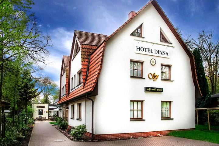 Gästehaus für 2 Personen, mit Terrasse in Schönwalde-Glien