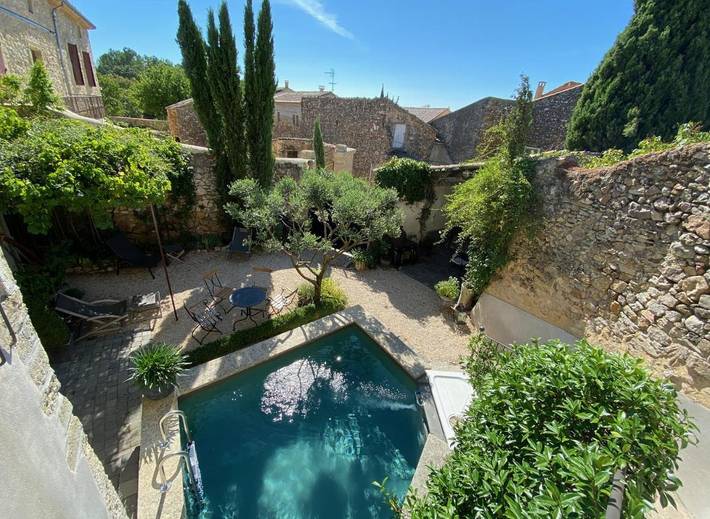 Location de vacances pour 3 personnes, avec Terrasse et Jardin ainsi que Piscine et Vue à La Bastide-d'Engras