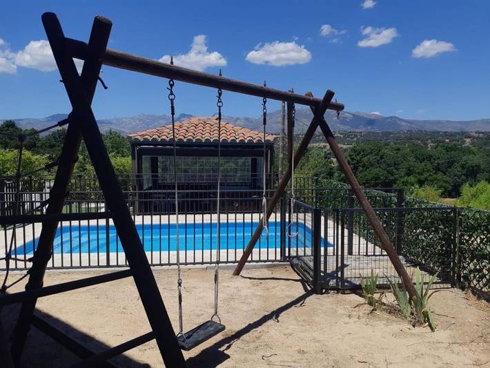 Chalet para 8 personas, con jardín además de vistas y piscina, Se admiten mascotas en Valle del Alberche - 2