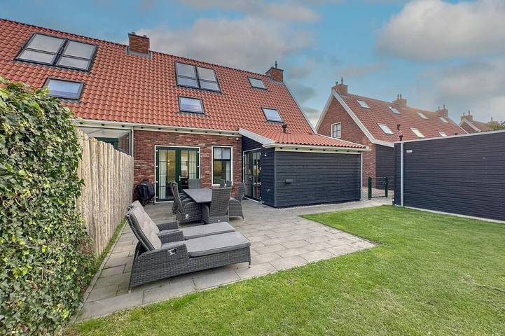 Ferienhaus für 8 Personen, mit Garten und Sauna