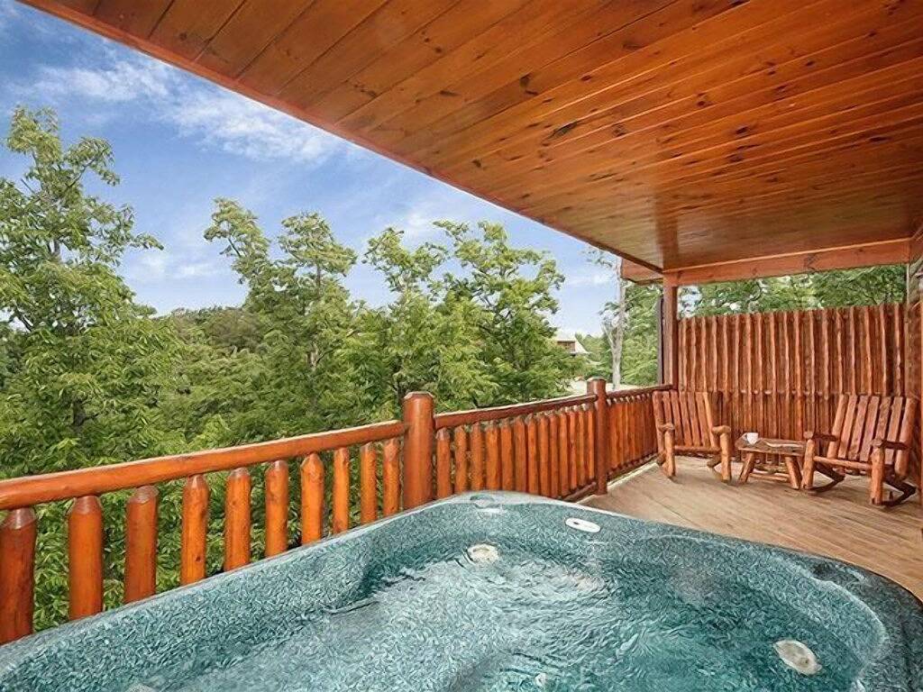 Log Cabin for 4 People in Sevier County